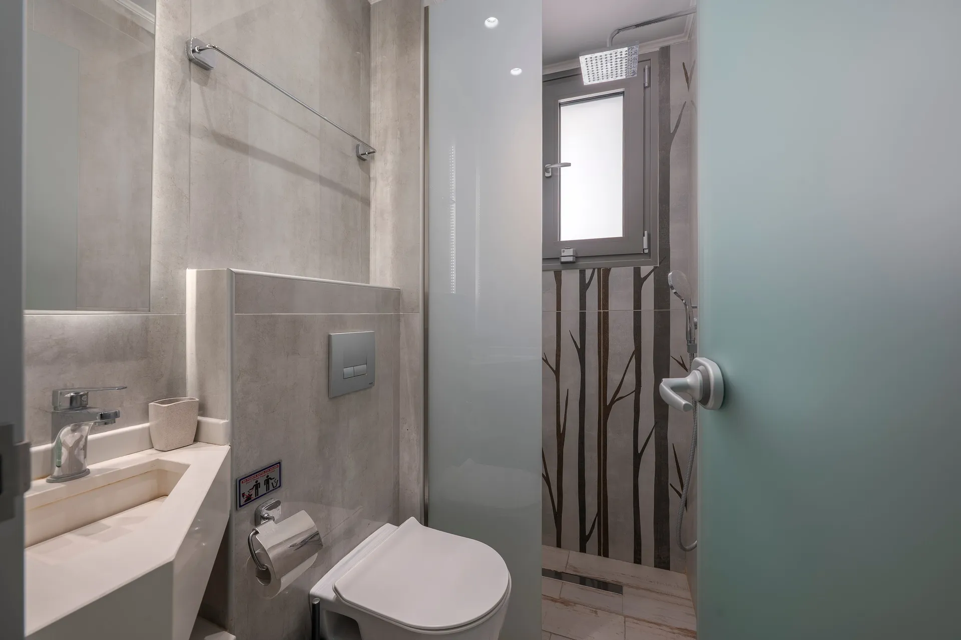 Tiara Holidays - Imagine Studios - Double room first floor - bathroom
